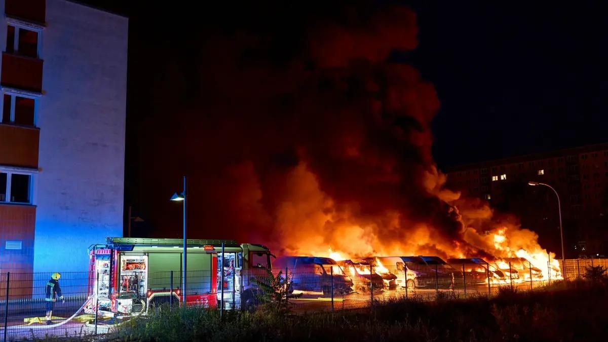 Anti-militarists claim arson of Amazon and Deutsche Telekom vehicles