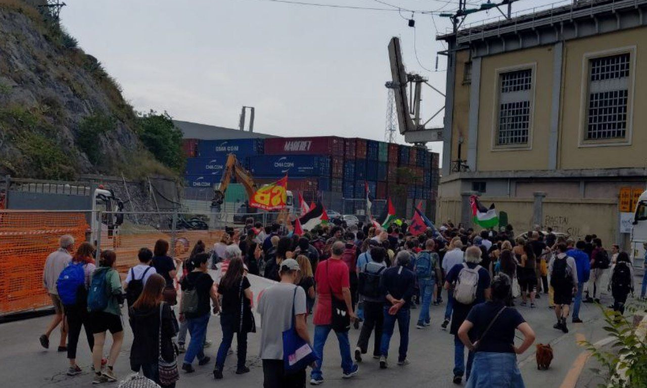 Dockers successfully block arms shipment to Israel